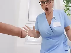 Nerdy blonde nurse hither big tits practices anal sex before shift